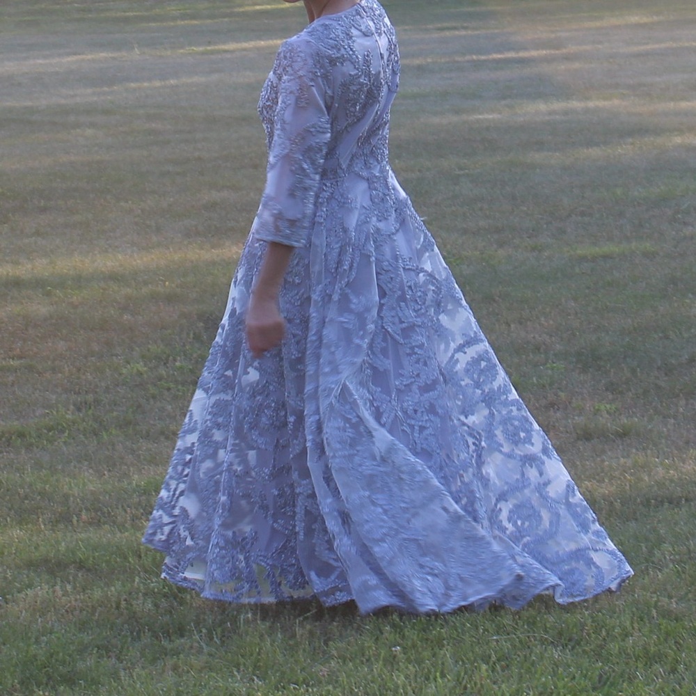 I am selling a beautiful Dainty Jewell’s dress. It is like new